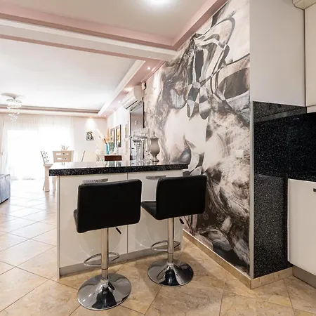 M&s Luxury Apartman Néa Mudaniá