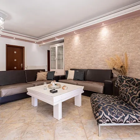 M&s Luxury Apartment *