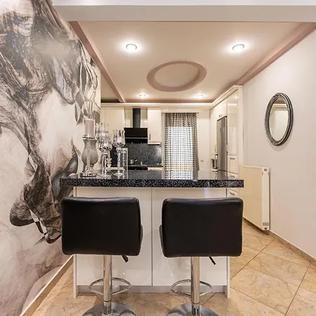 M&s Luxury * Nea Moudhania